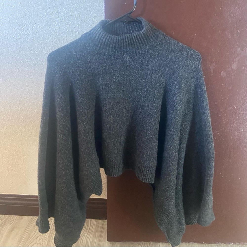 Forever 21 Gray Women's Sweater with flowy sleeves - Size Small